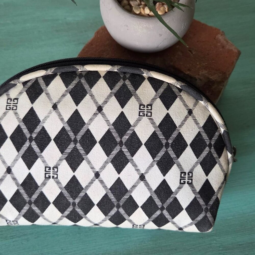 Givenchy makeup pouch - Picture 3 of 5